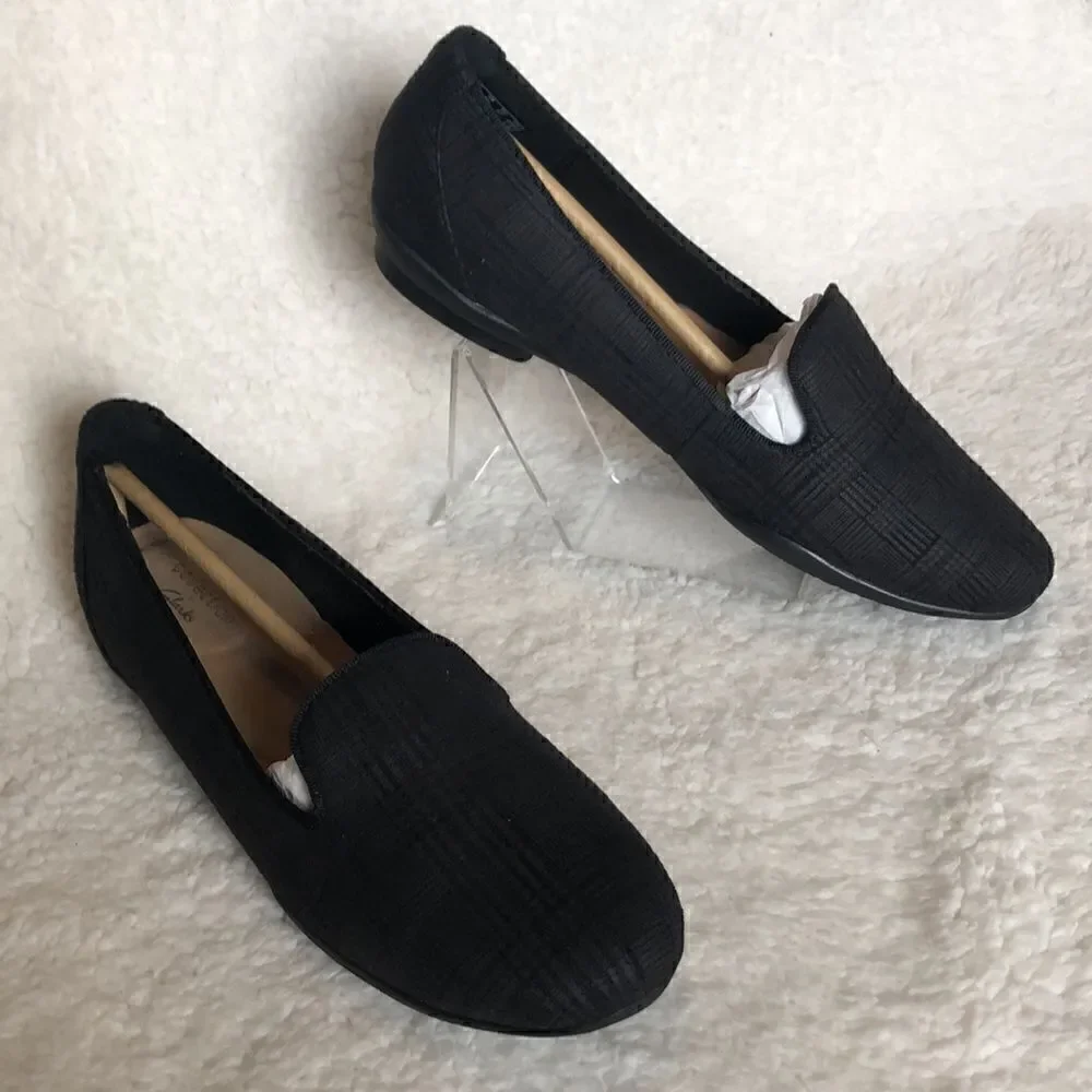 CLARKS SARA POPPY WOMENS SLIP ON SMOKING LOAFERS BLACK PLAID SIZE 6.5